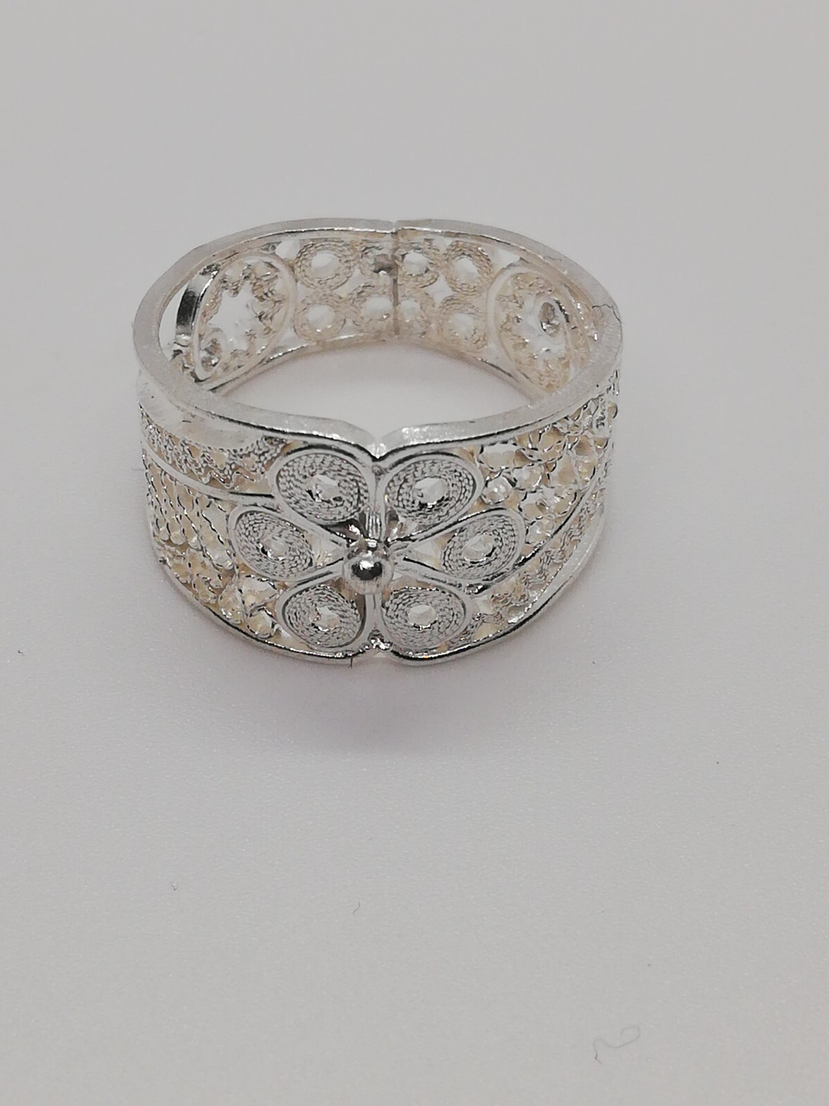 . 970 Solid Silver Women's Ring Size 8 Filigree New.