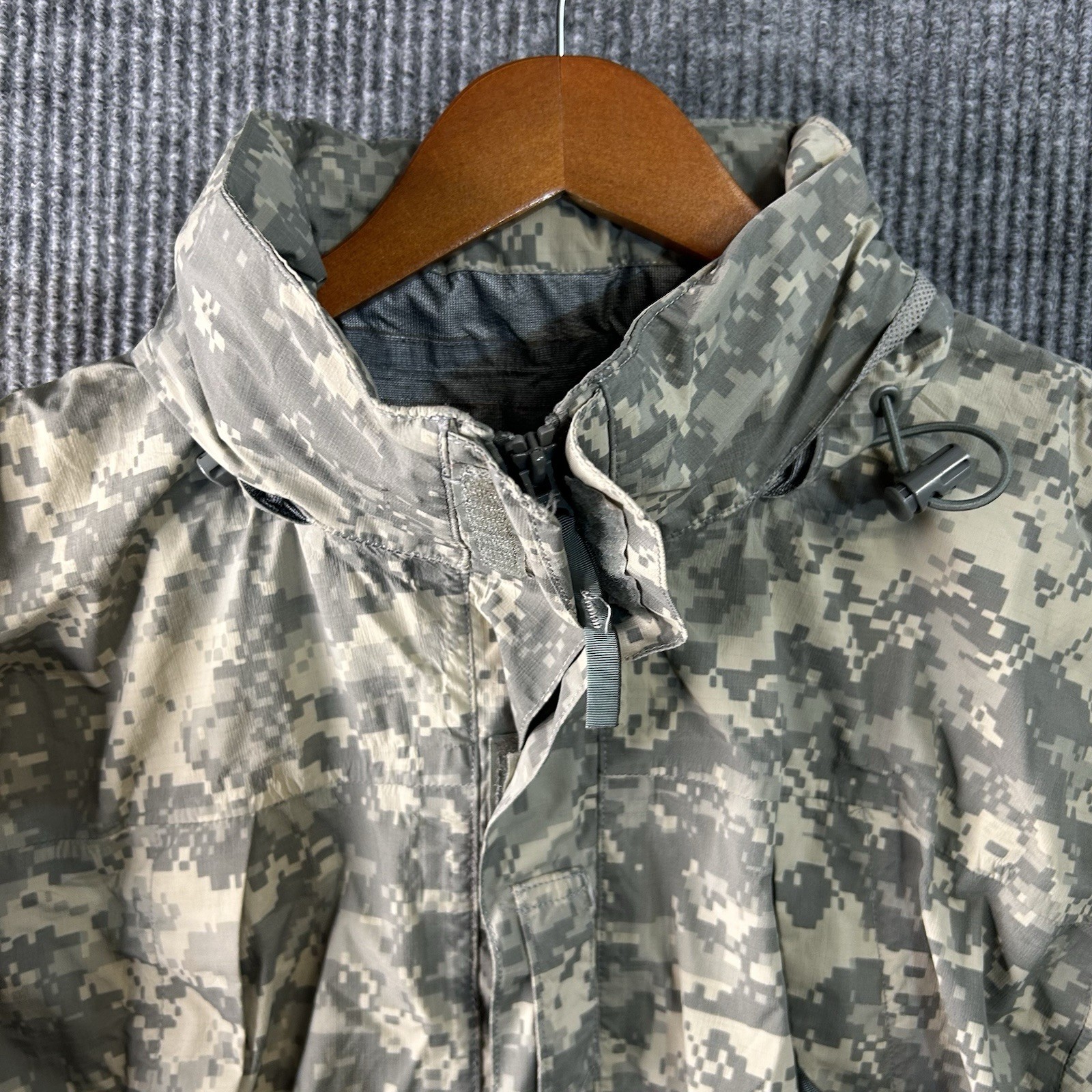 Military Jacket Medium Extreme Cold Wet Weather Gen III Layer 6 Universal Camo
