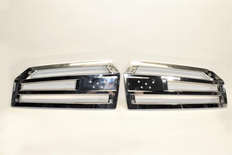Western Star 4700 Hood Side Vent 17-19332-000 (761-10238)