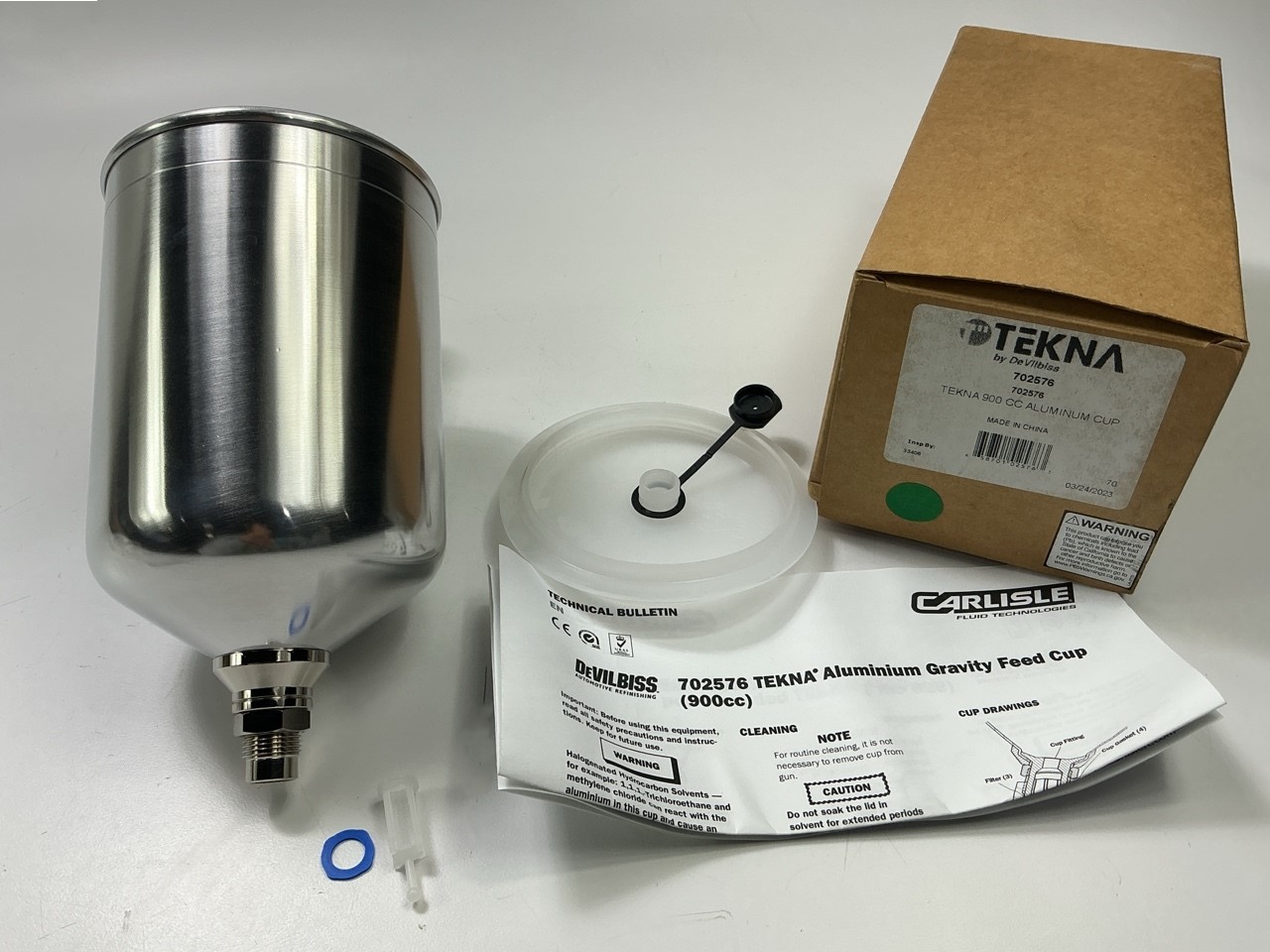 Tekna 702576 900cc Gravity Feed Aluminum Cup With Plastic Push-On Lid