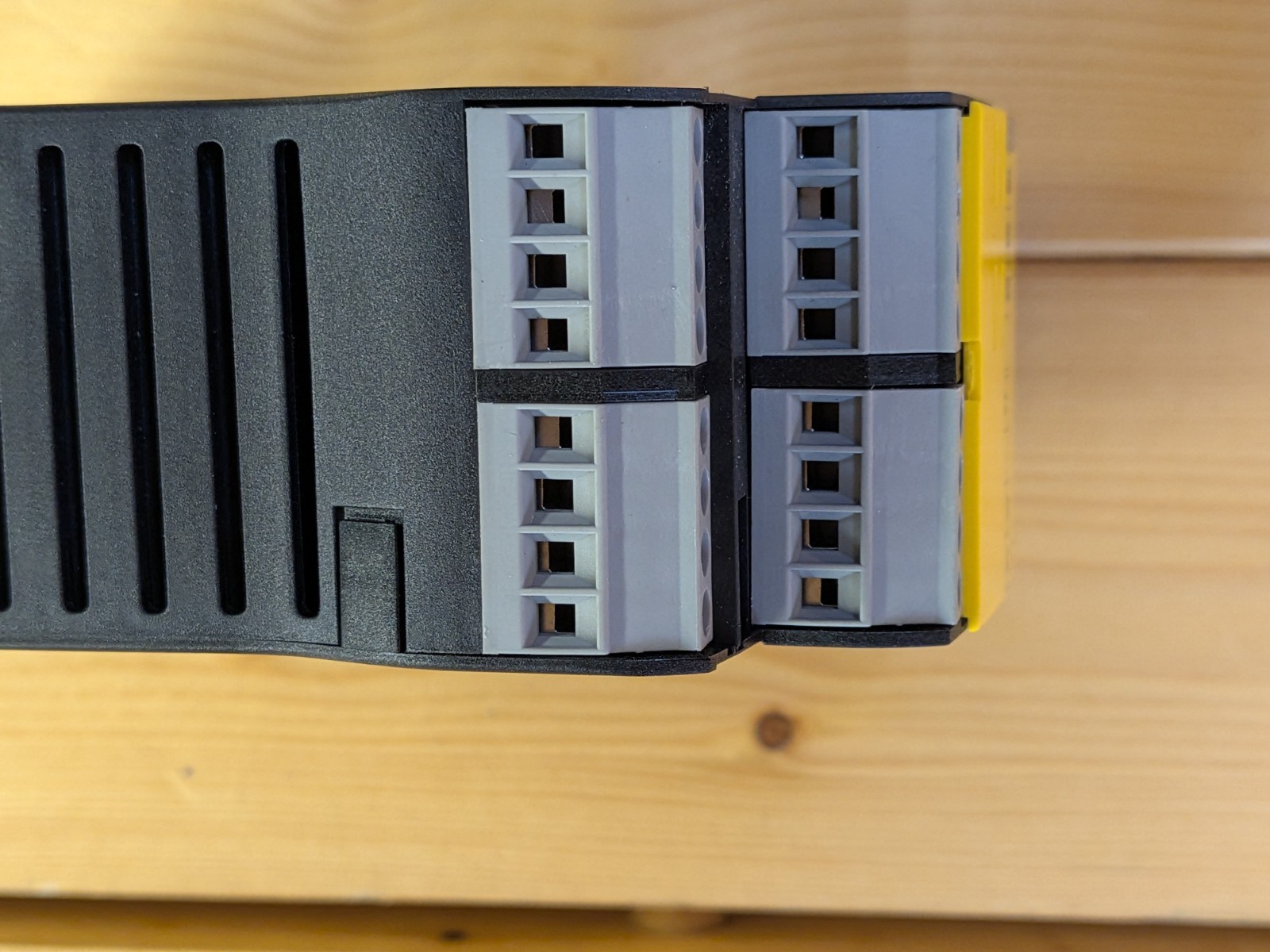 Schmersal AES 2135 Safety Relay Module 24-230V AC/DC Used Working