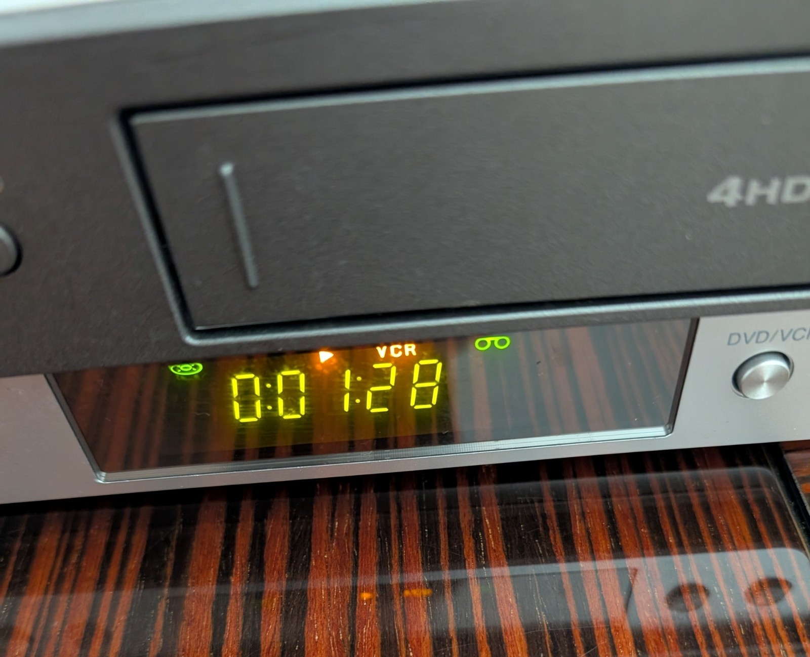 Zenith XBR616 Combo VCR Player & DVD Recorder