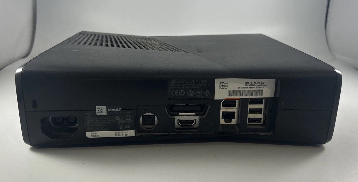 Microsoft Xbox 360 S Bundle 1439 4GB Console Controllers Kinect Assassin’s Creed