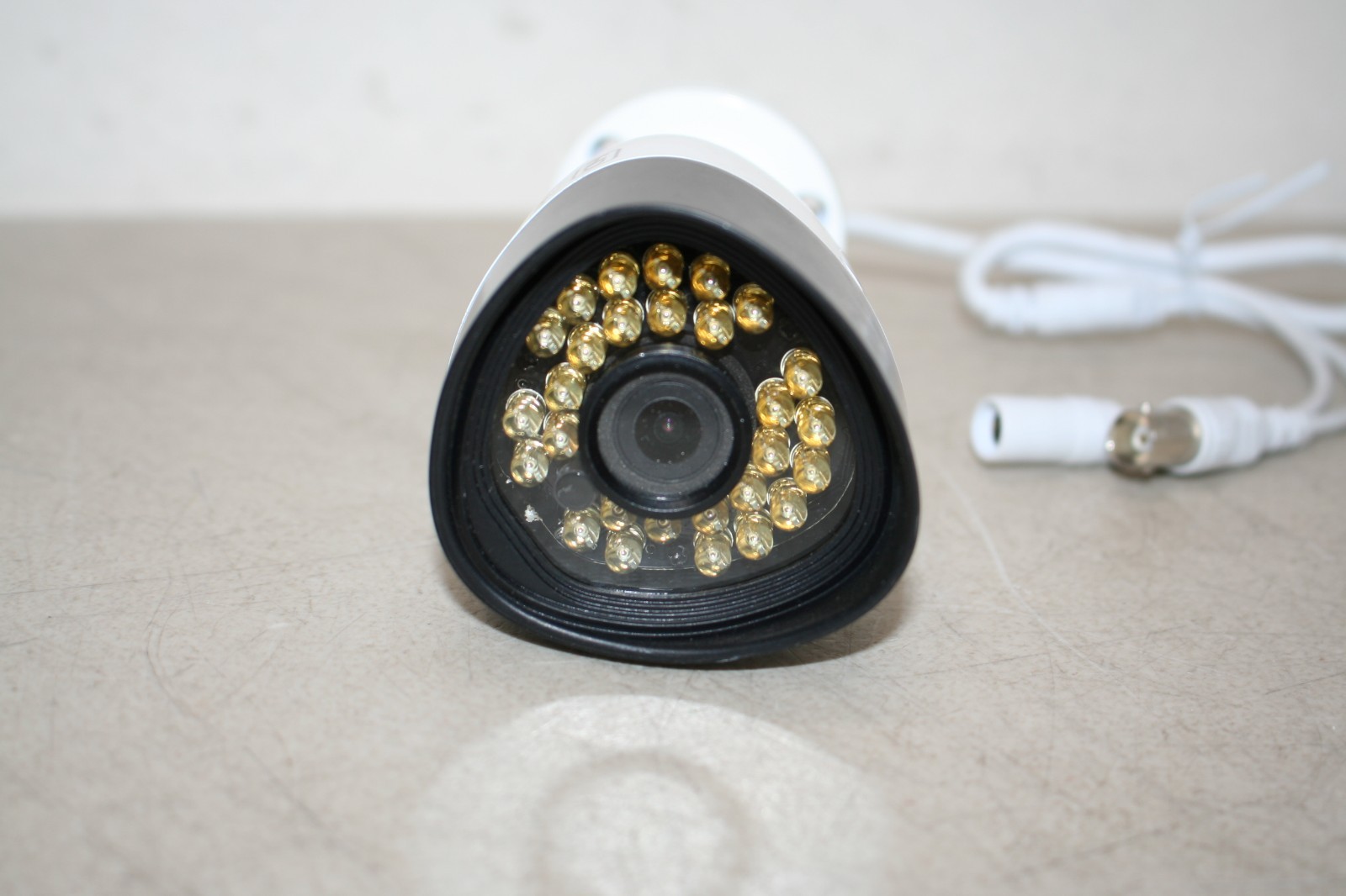 Samsung Weather Resistant HD Security Camera w/Night Vision SDC-8440BCN- Tested