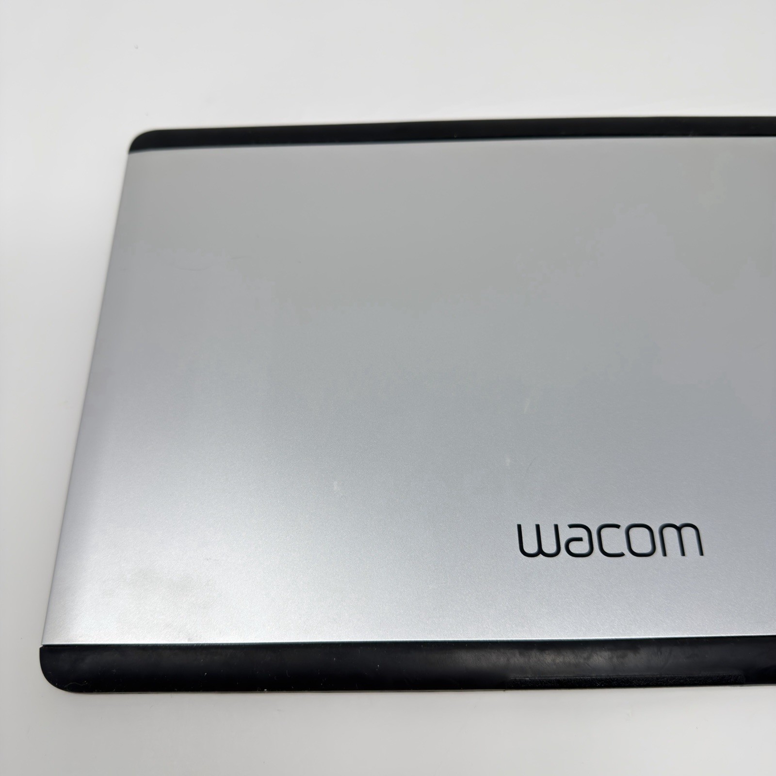 Wacom Cintiq 13HD Creative Pen & Touch Display DTH-1300 UNTESTED NO CORDS