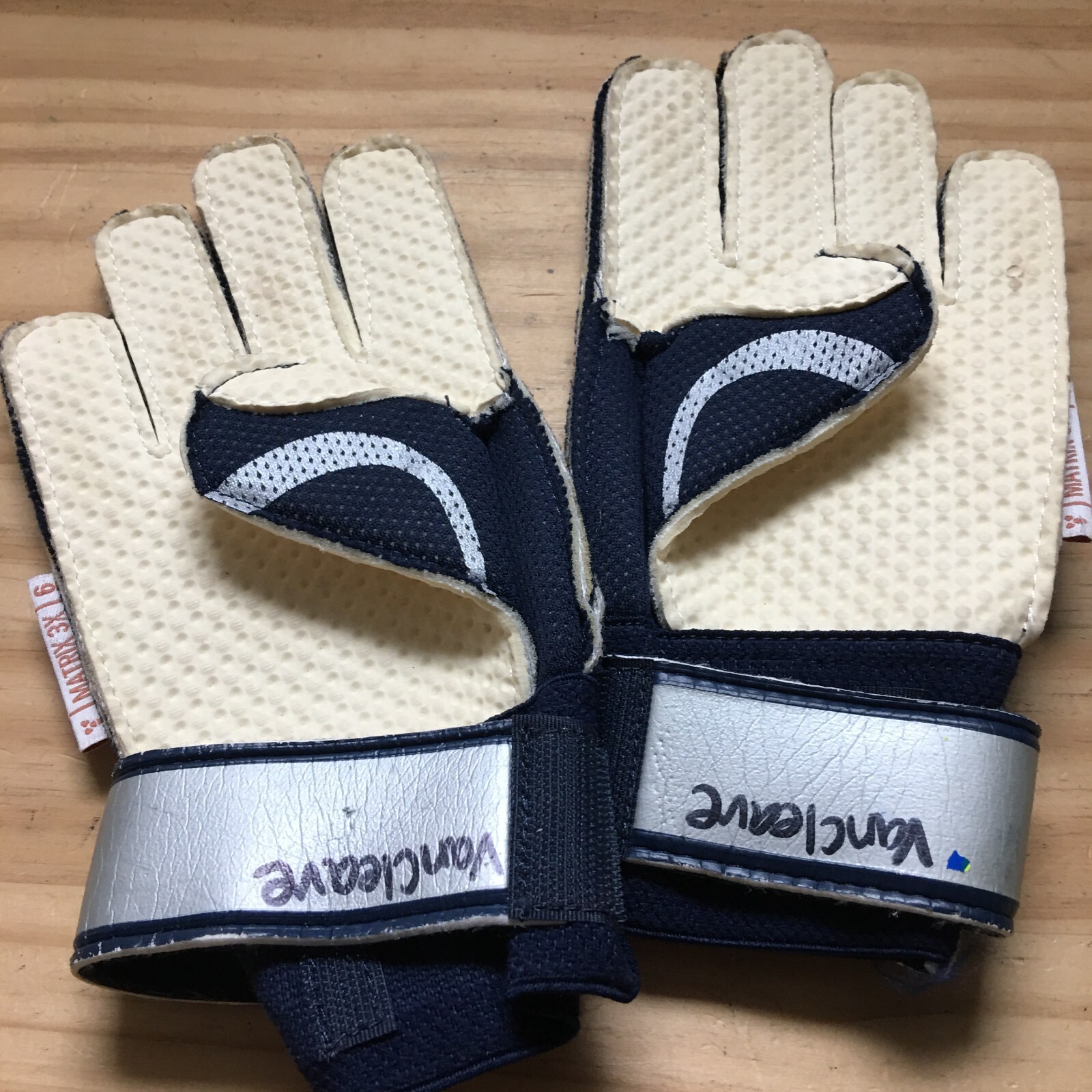 Vintage 1990s Brine Matrix 3X White/Blue/Silver Sport Running Gloves Size 6