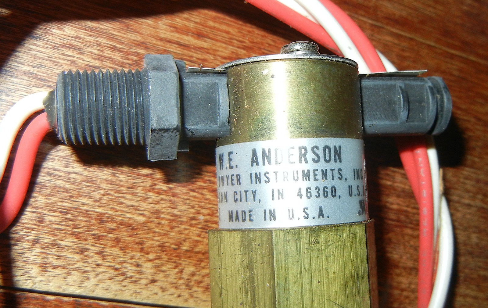 W.E. ANDERSON DWYER MODEL V-10 FLOTECT MINI-SIZE FLOW SWITCH NIB