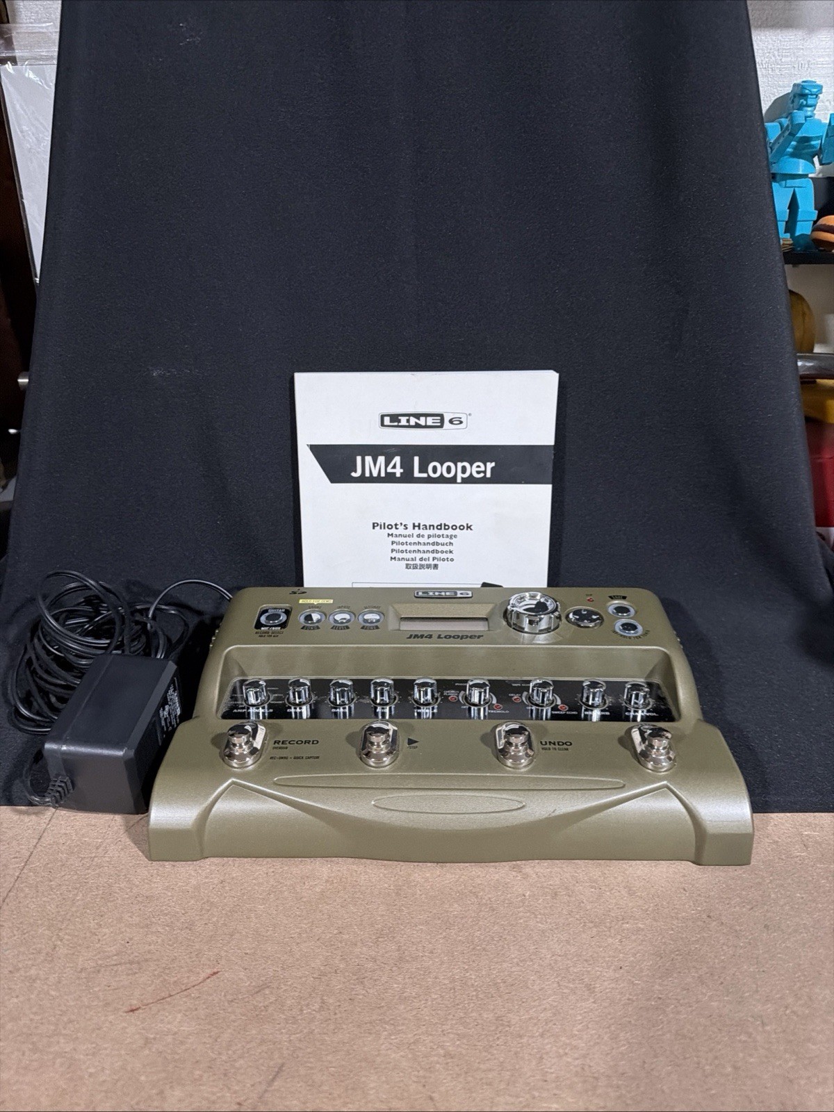 Line 6 JM4 Guitar Multi Effect Pedal Looper Amp Modeling Drums Reverb Delay