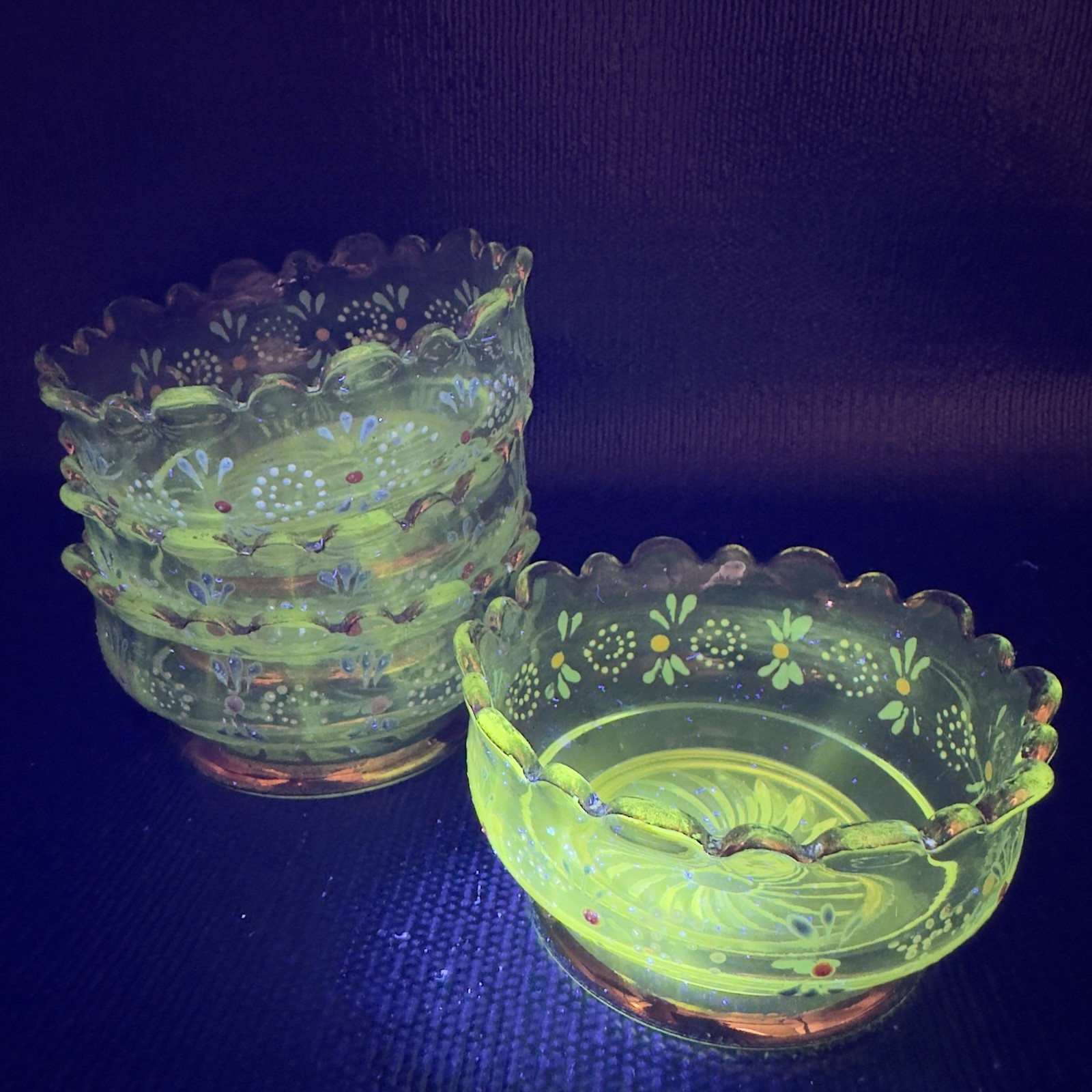 Antique Enameled Paint Glass Bowl Dish Gold Painted Edge Manganese 365nm Set 4