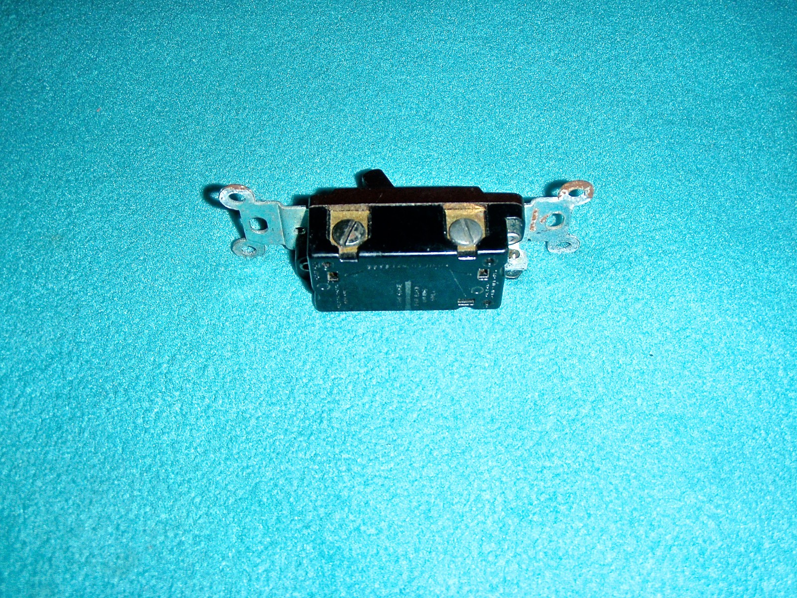 LEVITON VINTAGE 3 WAY BROWN LIGHT SWITCH