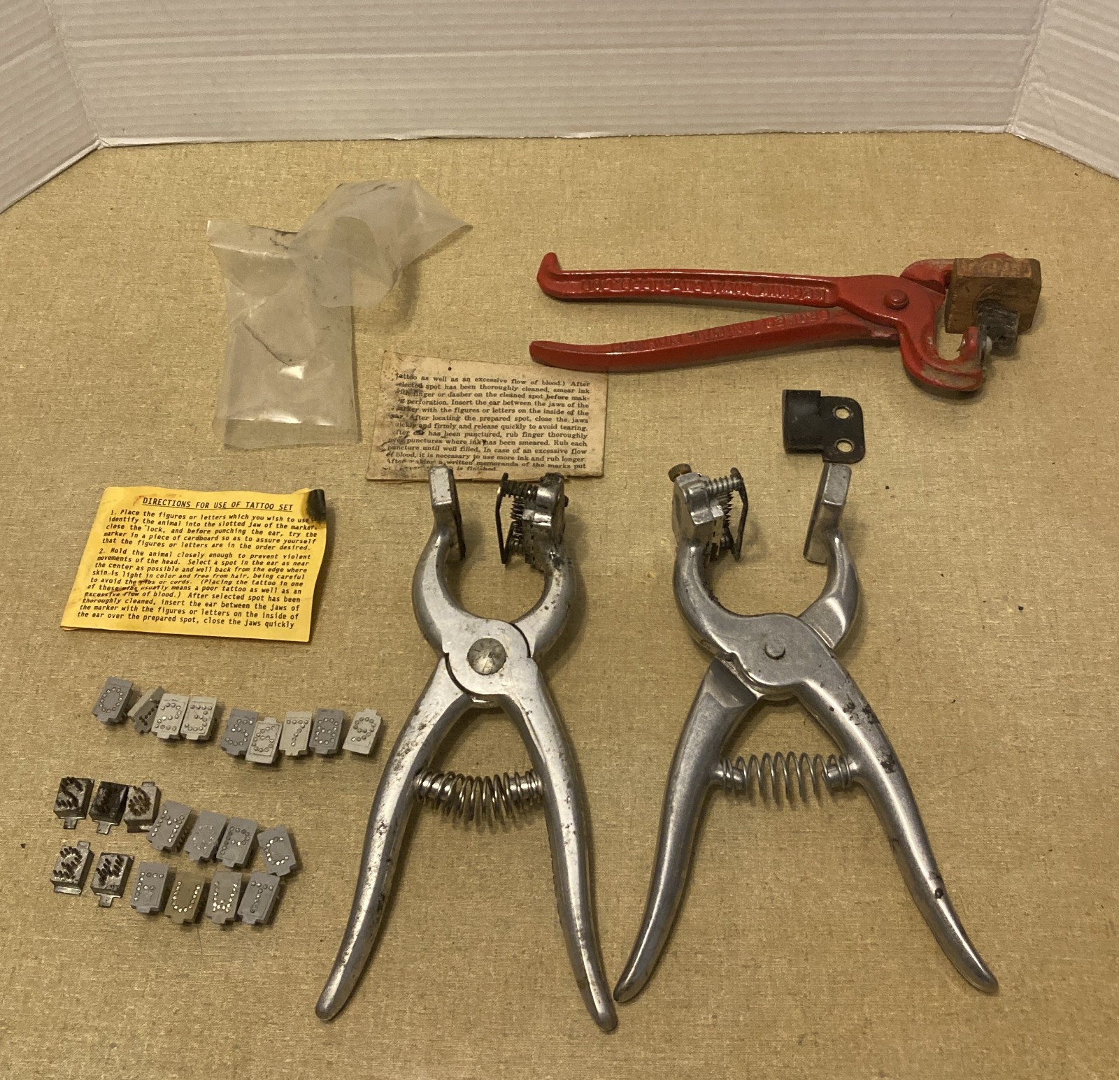 Stone Livestock Tattoo Outfit w/Partial Set Numbers Letters 7/16" +Decker Tool
