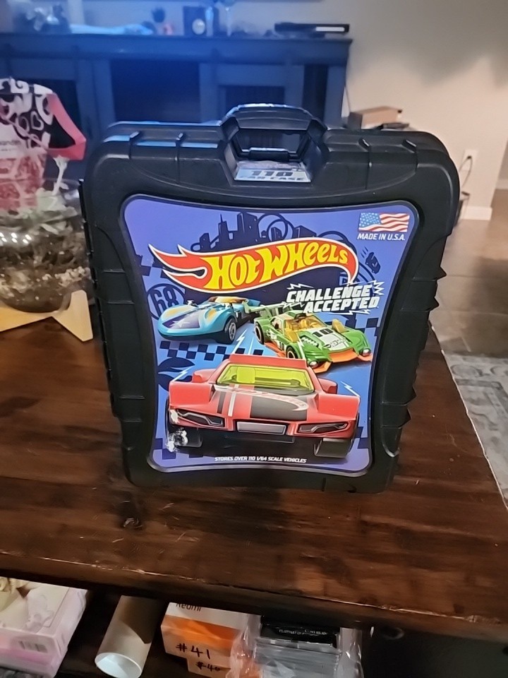 Hot Wheels 110 Car Carrying Case Storage Organizer Rolling Suitcase
