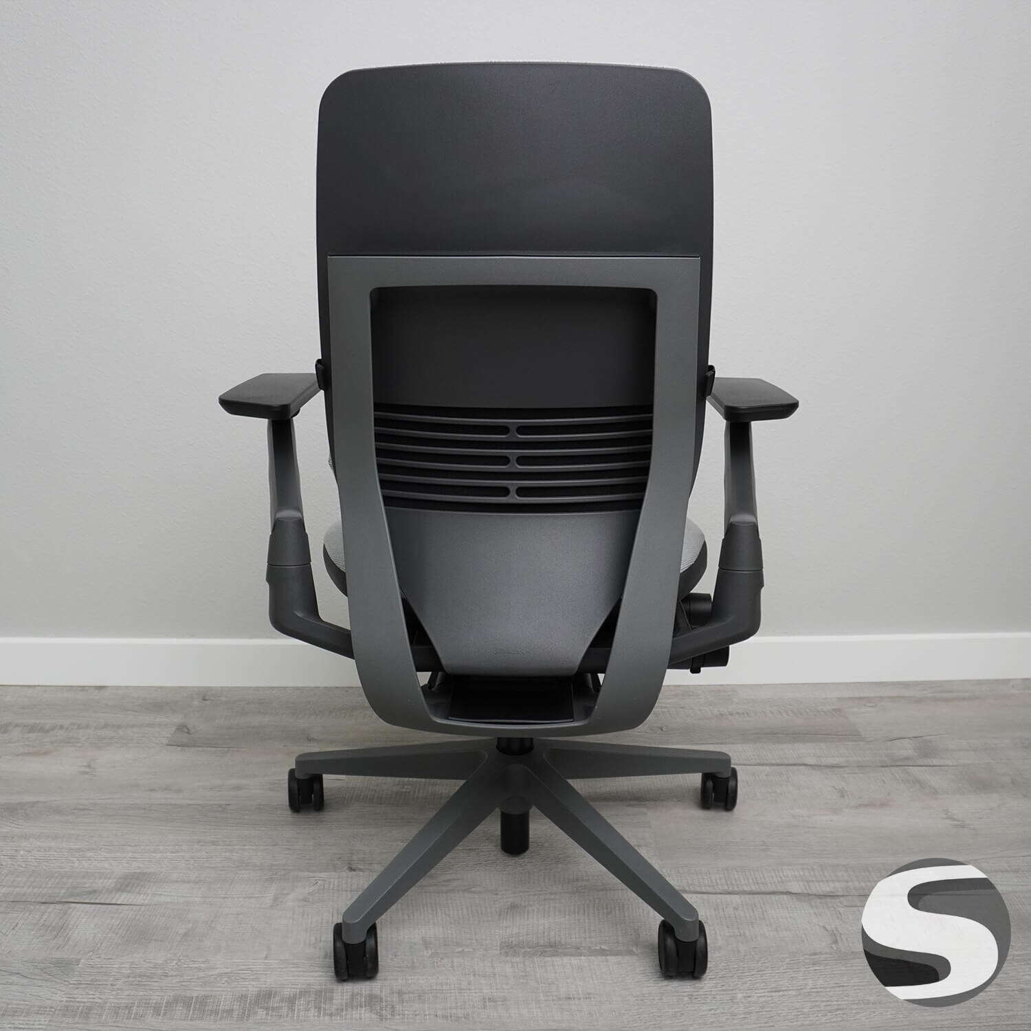 Steelcase Gesture Chair Fully Loaded in Light Gray Fabric