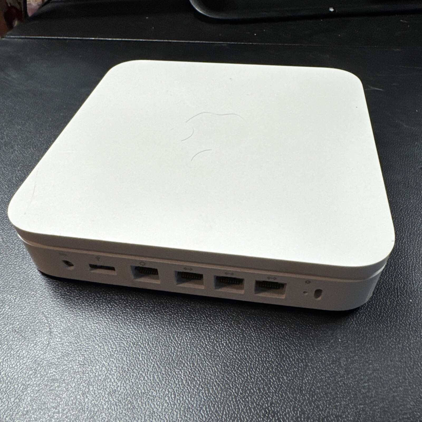 Apple A1408 AirPort Extreme Base Station 802.11n Wireless Router w/USB 1/2 Cords