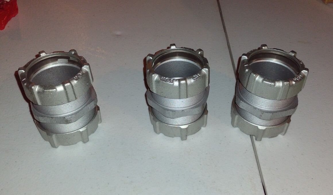 Lot of 4  RIGID COMPRESSION COUPLING T&B 1.1/4