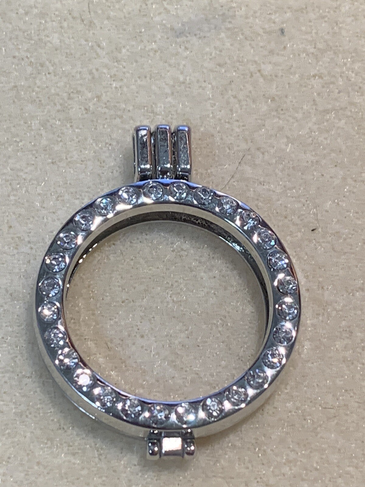 *LAST ONE*SALE* HARD-TO-FIND*SILVER AND CRYSTAL HINGED PENDANT BEZEL SETTING-NEW