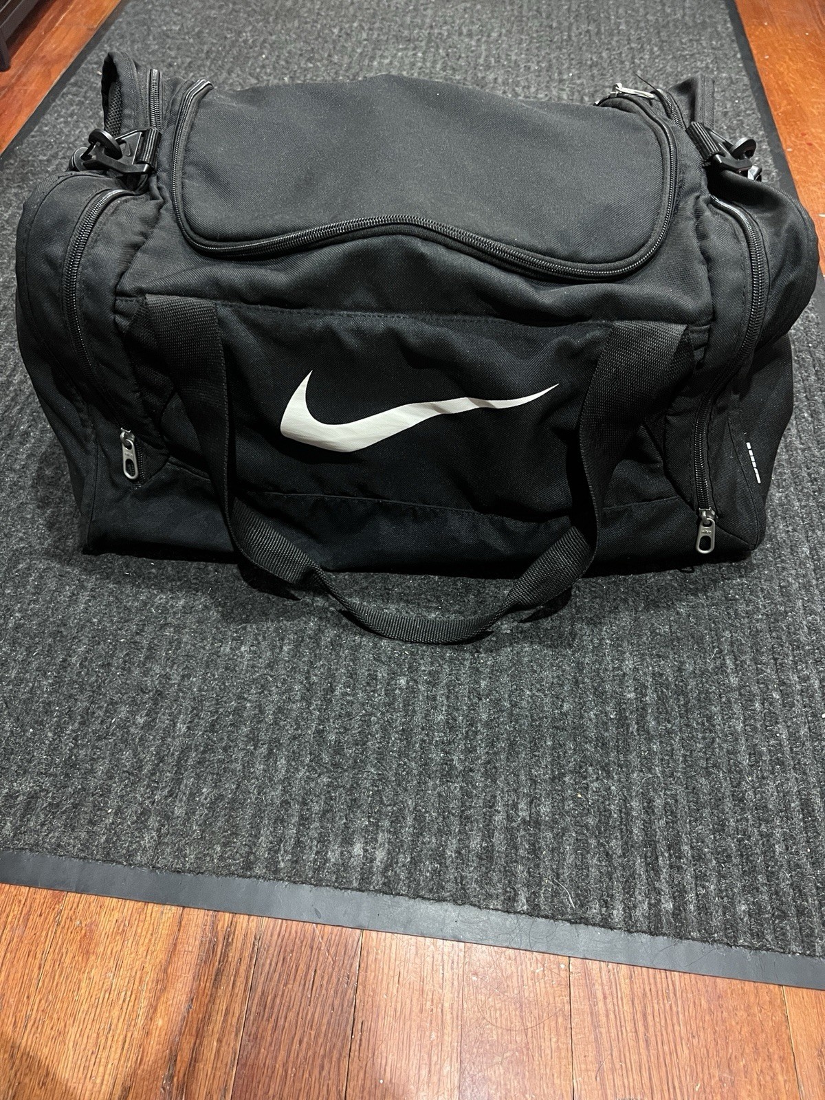 Nike Black Duffle Gym Bag Carry On Travel Sports Weekend Bag Adjustable Strap