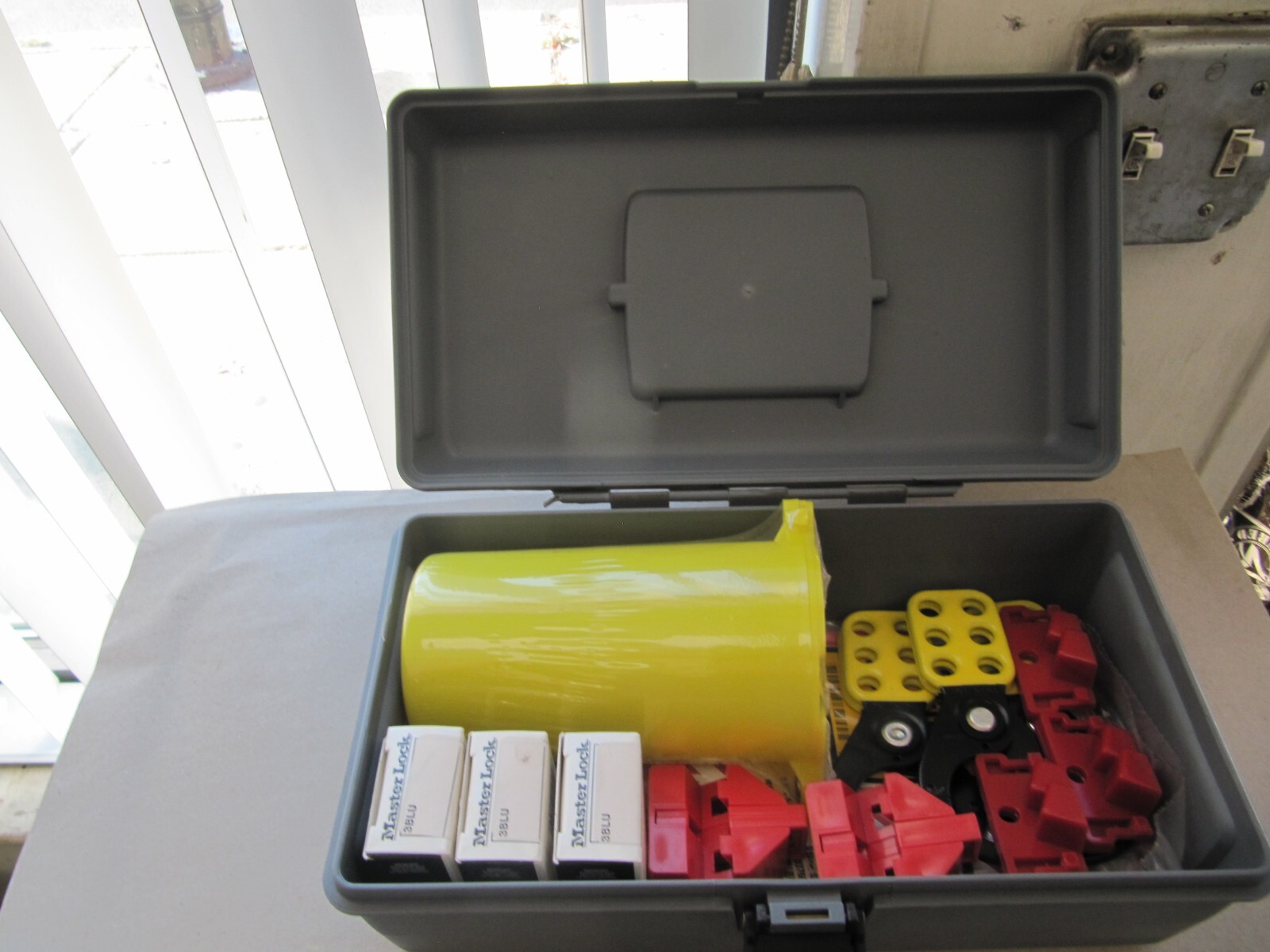 ELECTRICAL SAFETY LOCKOUT KIT – NEW OLD STOCK