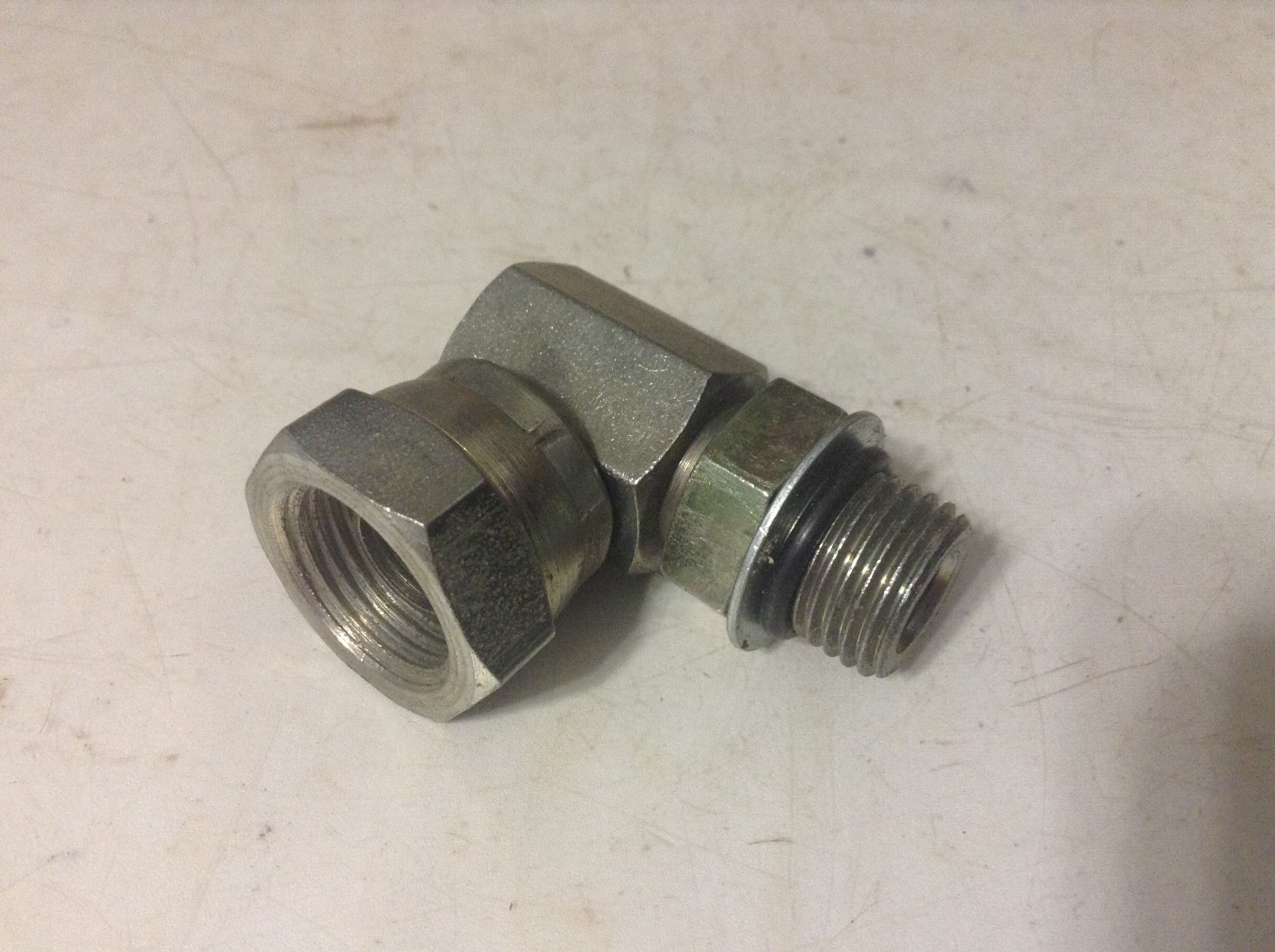 218-5392 - A New Hydraulic Elbow For A CaseIH 8360, 8370 Mower Conditioners