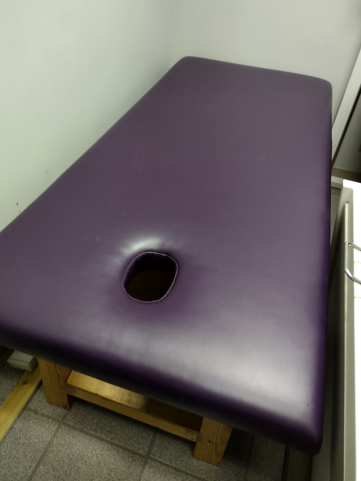 massage table