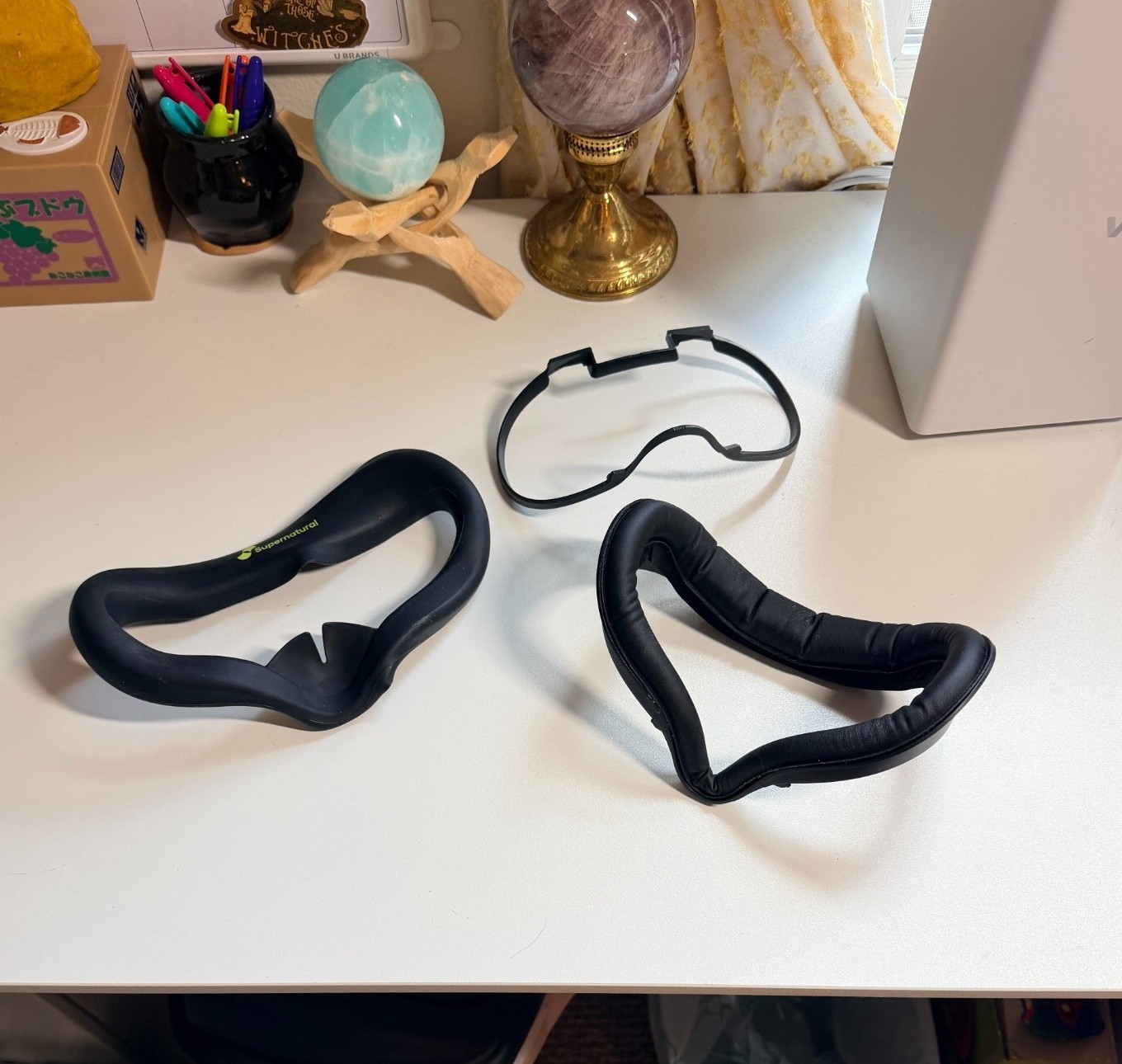Meta Quest 2 128GB VR Headset Bundle Anker Dock KIWI Strap Controllers