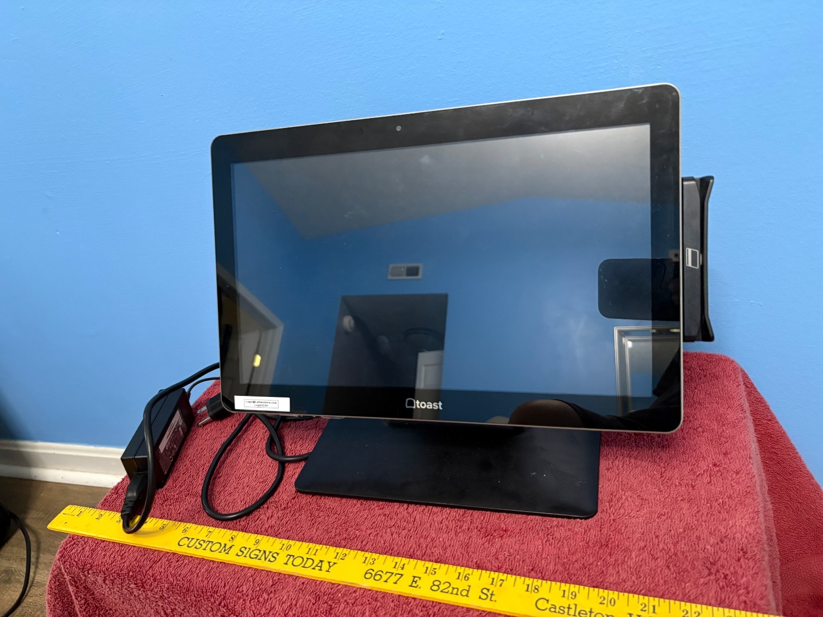 Toast Elo ESY15I1 -2UWB Touchscreen POS Display w/ Card Reader
