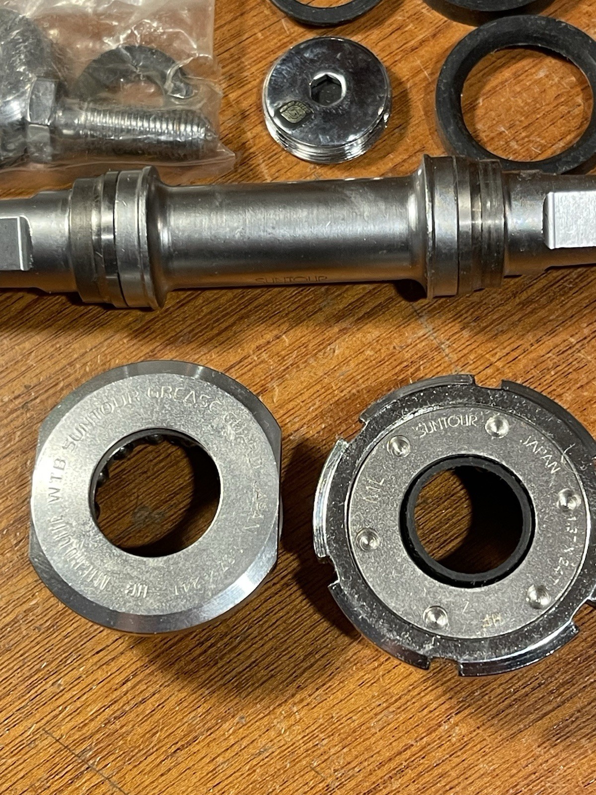Suntour NOS Bottom Bracket Microlite BB-SL10-E WTB Grease Guard
