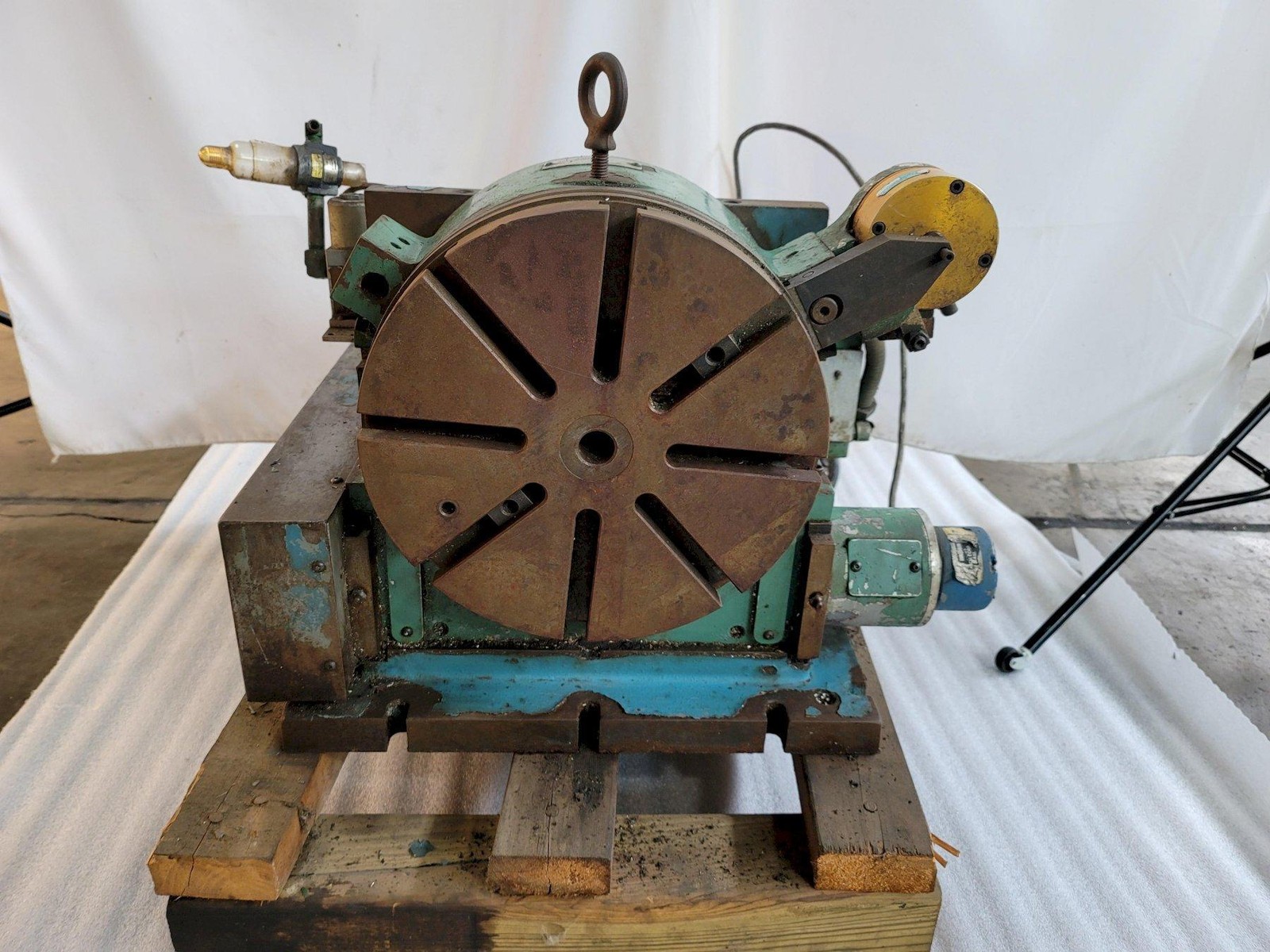 12-3/4" M&M PRECISION SYSTEMS ROTARY TABLE w/ Getty Permanent Magnet Servo Motor
