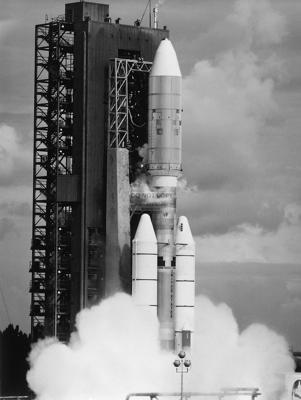 VOYAGER 2 SPACECRAFT LAUNCH ON TITAN III CENTAUR ROCKET 8X10 NASA PHOTO (BB-494)