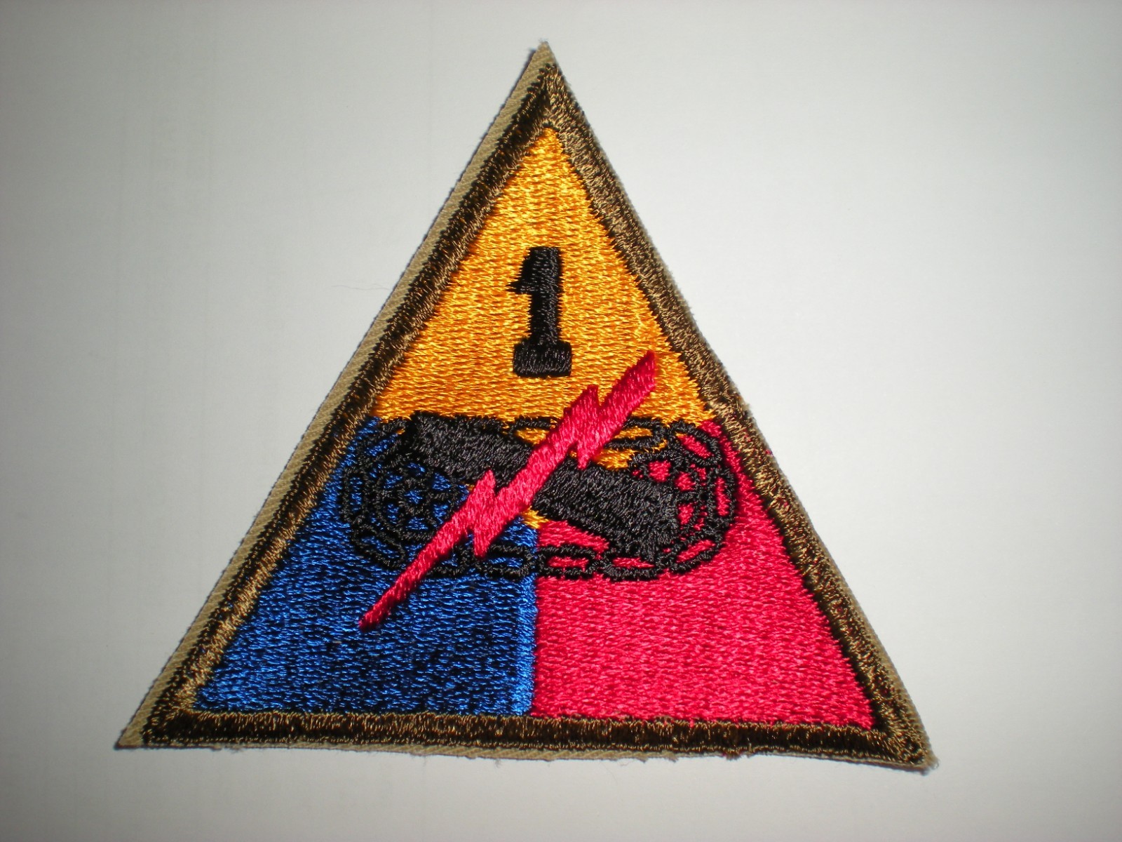 US ARMY 1ST ARMORED DIVISION PATCH  - ORIGINAL WWII ERA