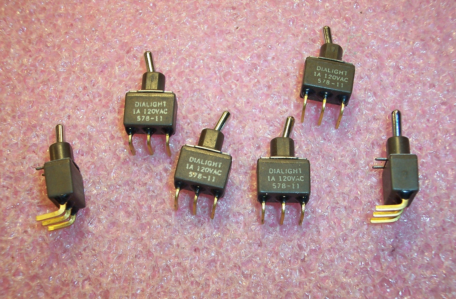 QTY (6)  578-11 DIALIGHT R/A TOGGLE SWITCH SPDT ON-NONE-ON 1A 120Vac NOS