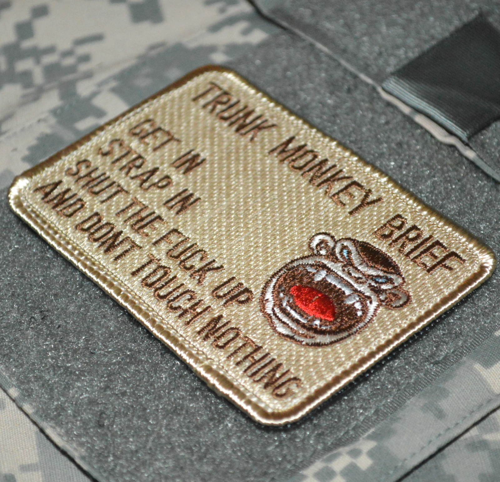 DAESH BASHER JSOC USMC GHOST RECON 2-PC: TRUNK MONKEY BRIEF+ PLASTIC BAGGAGE TAG