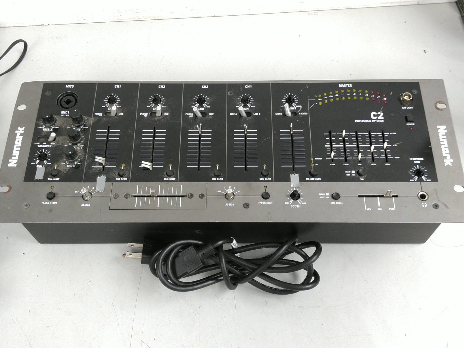 Numark C2 Professional 19" 4 Channel Mixer w/Power Adapter Power On*For parts