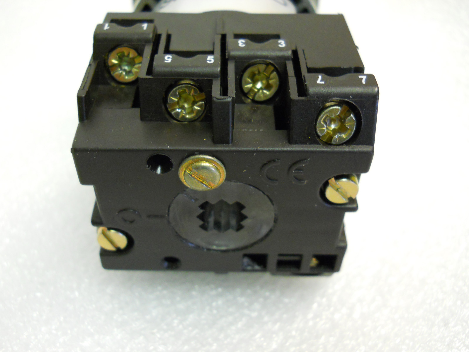 SQUARE D K1D65SPEC0730 CAM SELECTOR SWITCH 2-POSITION NEW CONDITION NO BOX