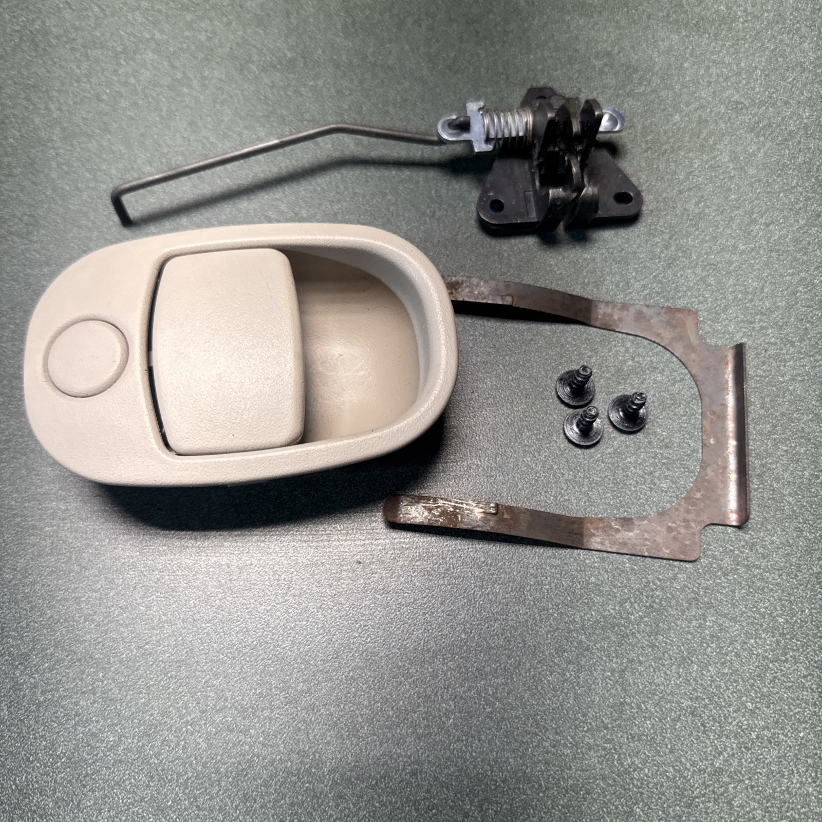 Saturn Vue  Glove Box Compartment Handle Latch 2002-2007 Tan