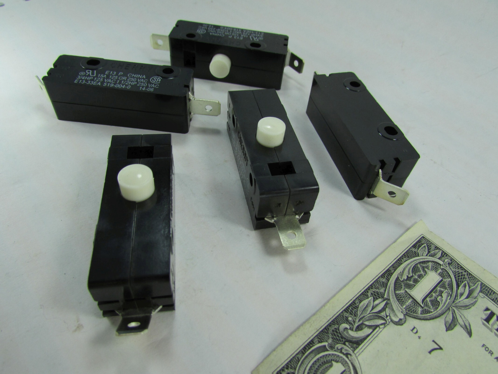 5 Cherry E13 15A Normally Open Snap Action Pushbutton Switch 125/250VAC E13-33EA