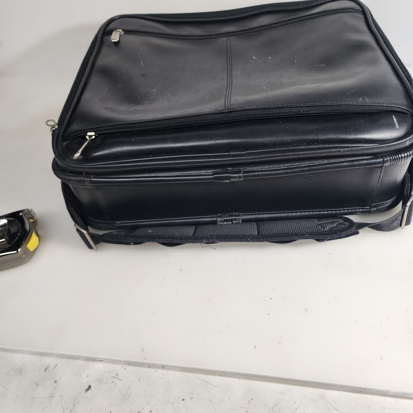 Targus KOS300 Reverse Access Notebook Case Black Koskin Leather