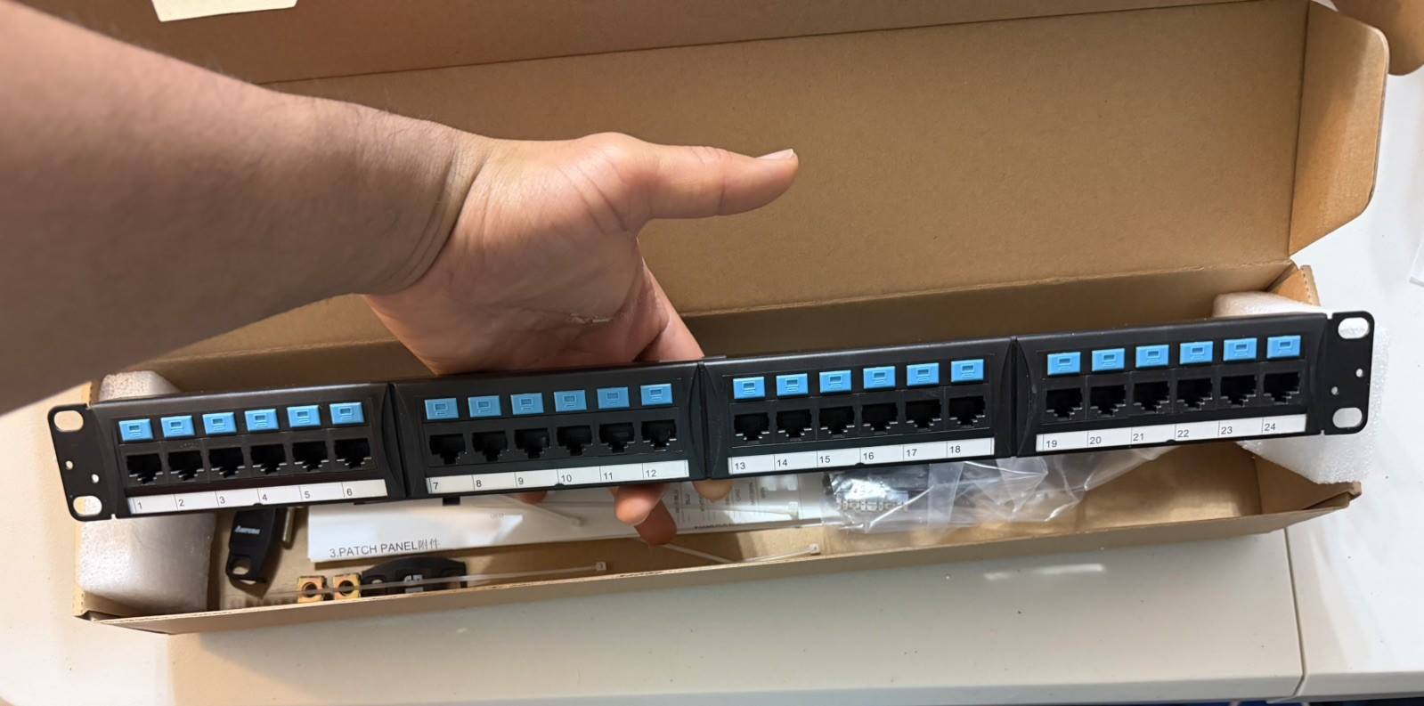 AMPCOM 24 Port Patch Panel CAT5e 1U Open Box for Server Rack