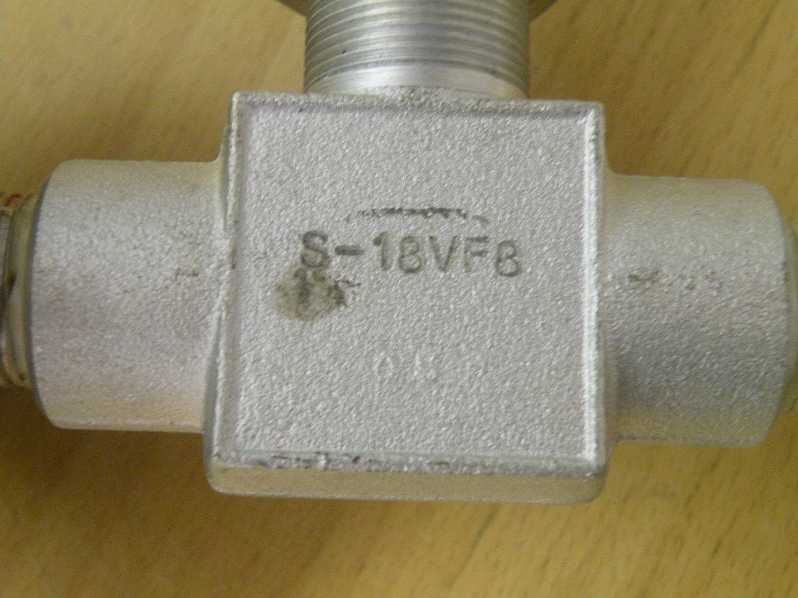 Whitey S-18VF8 Integral Bonnet Needle Valve & Scott 600232-90 Filter Canister
