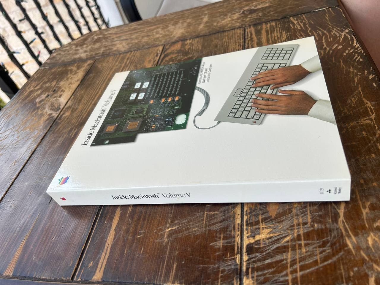 Vintage Apple Inside Macintosh Volume V 1988 Hardcover Developer Book