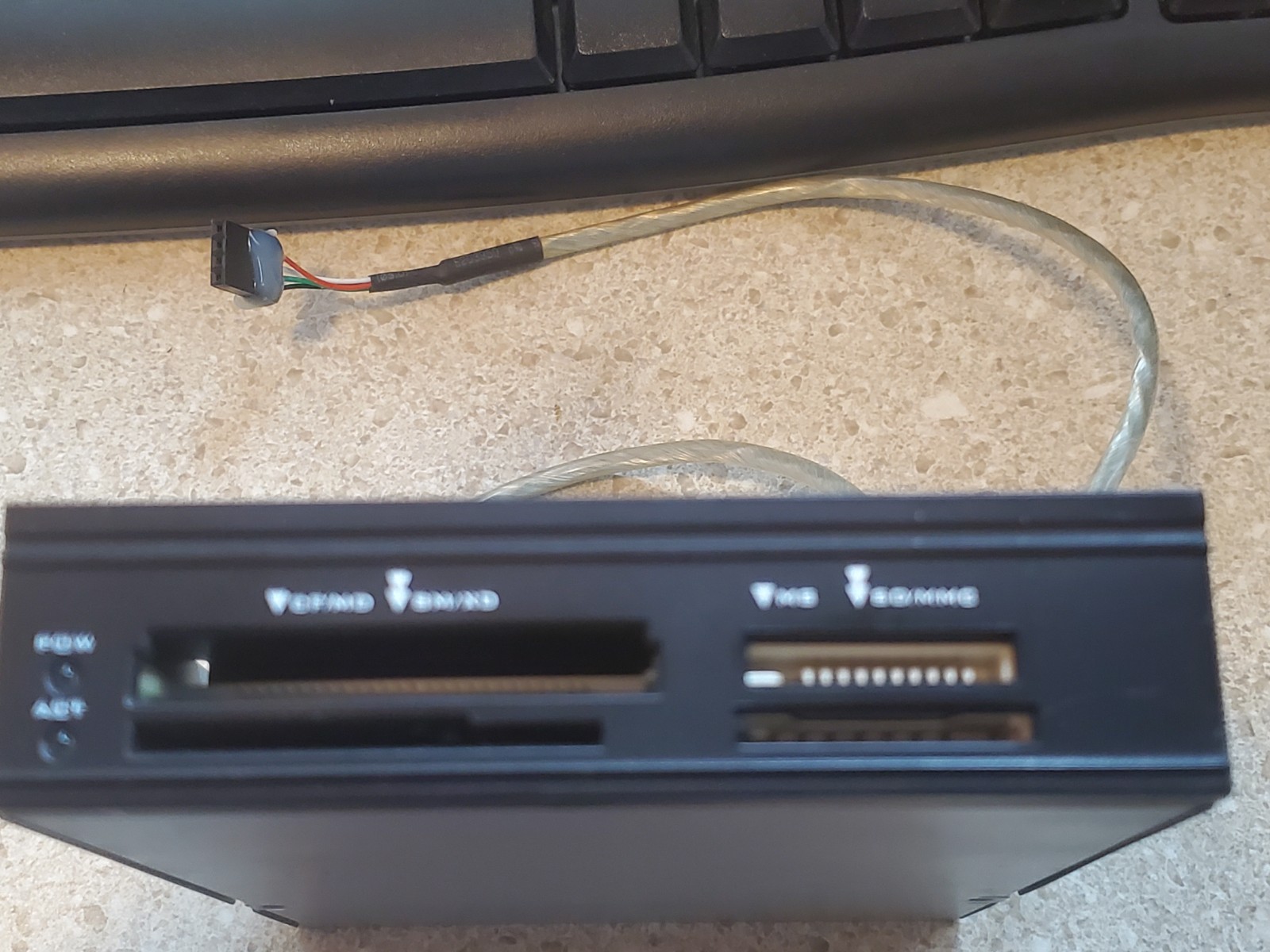 Z-Tek ZT-3204 Internal USB 2.0 3.5" Card Reader – Multi Format – Untested