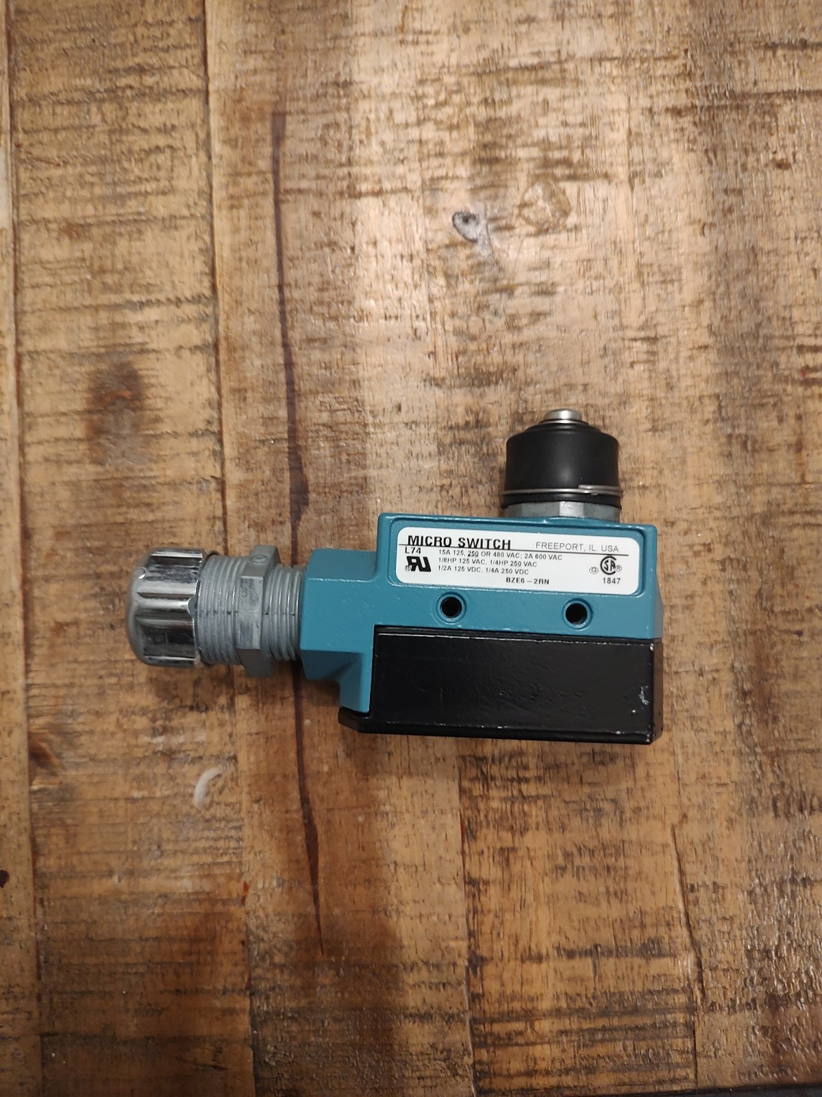 Micro Switch BZE6-2RN w/strain relief