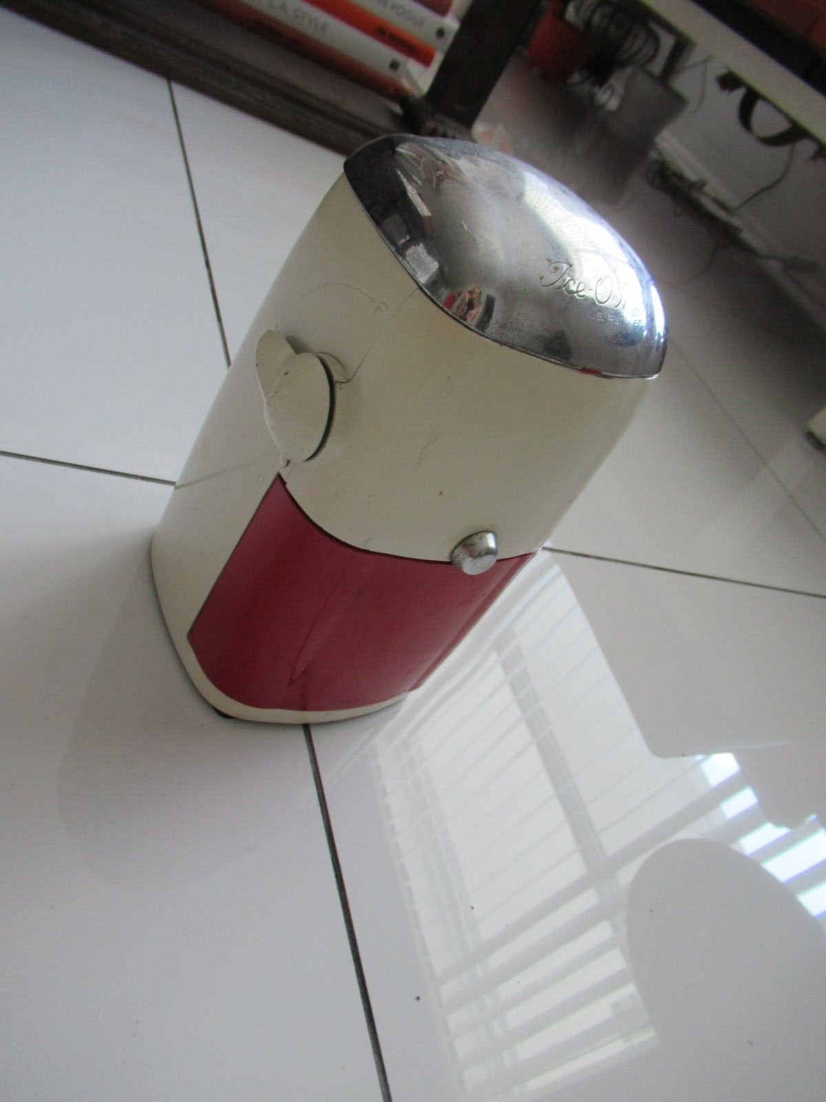 Vtg ICE-O-MAT Rival Vogue White ICE CRUSHER Hand Crank CounterTop 455 CLEAN!