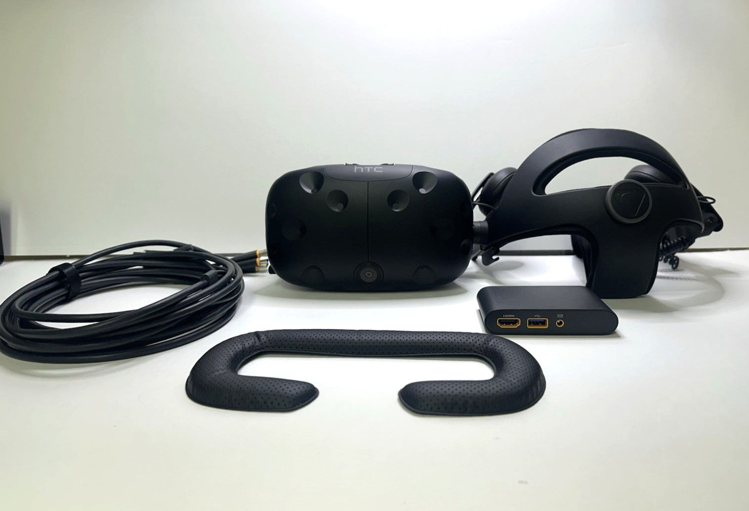 HTC Vive VR Headset W/ Deluxe Audio Strap, Link Box, Cables, New Face Pad
