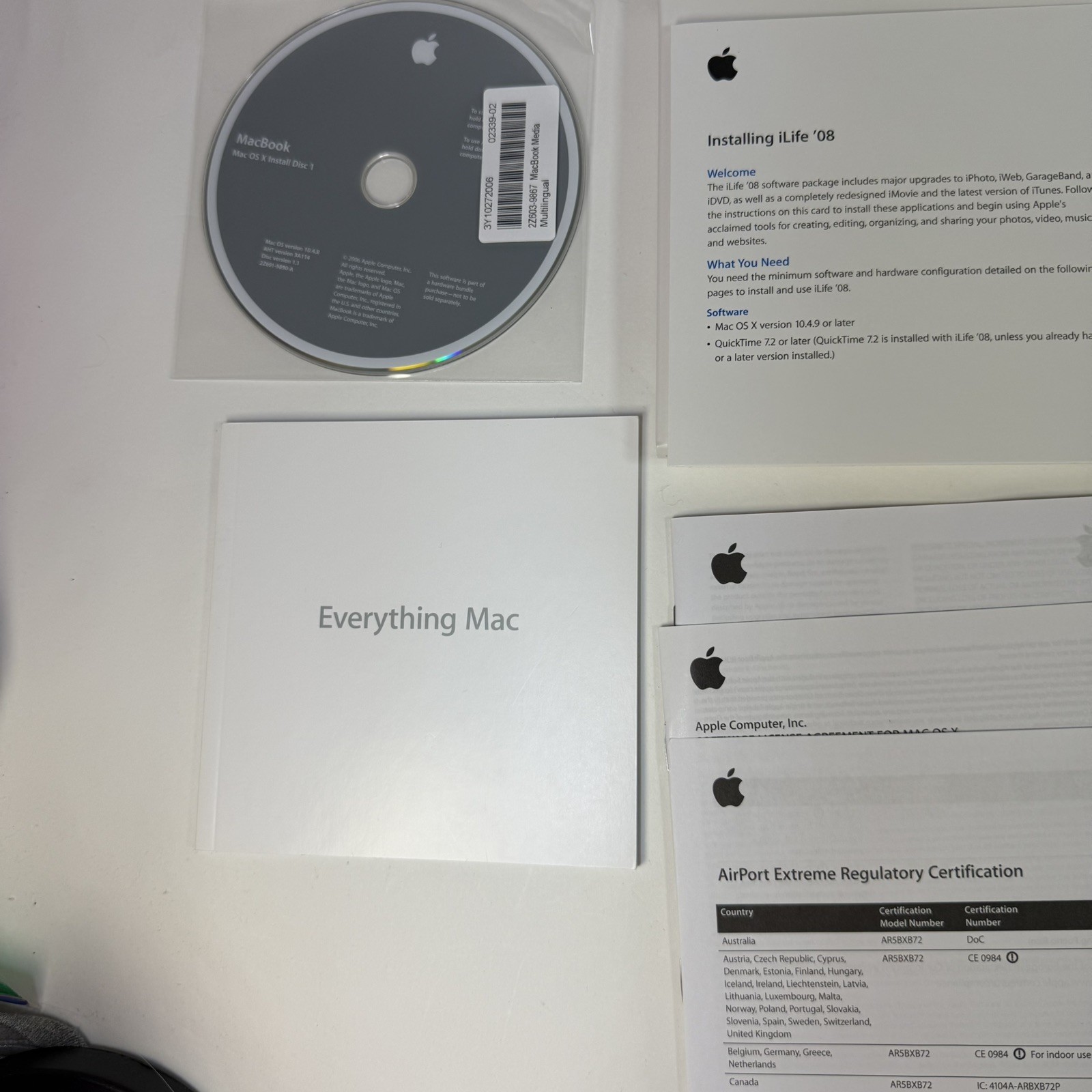 Apple iLife '08 & iWork '08 Trial MacBook discs and accessories