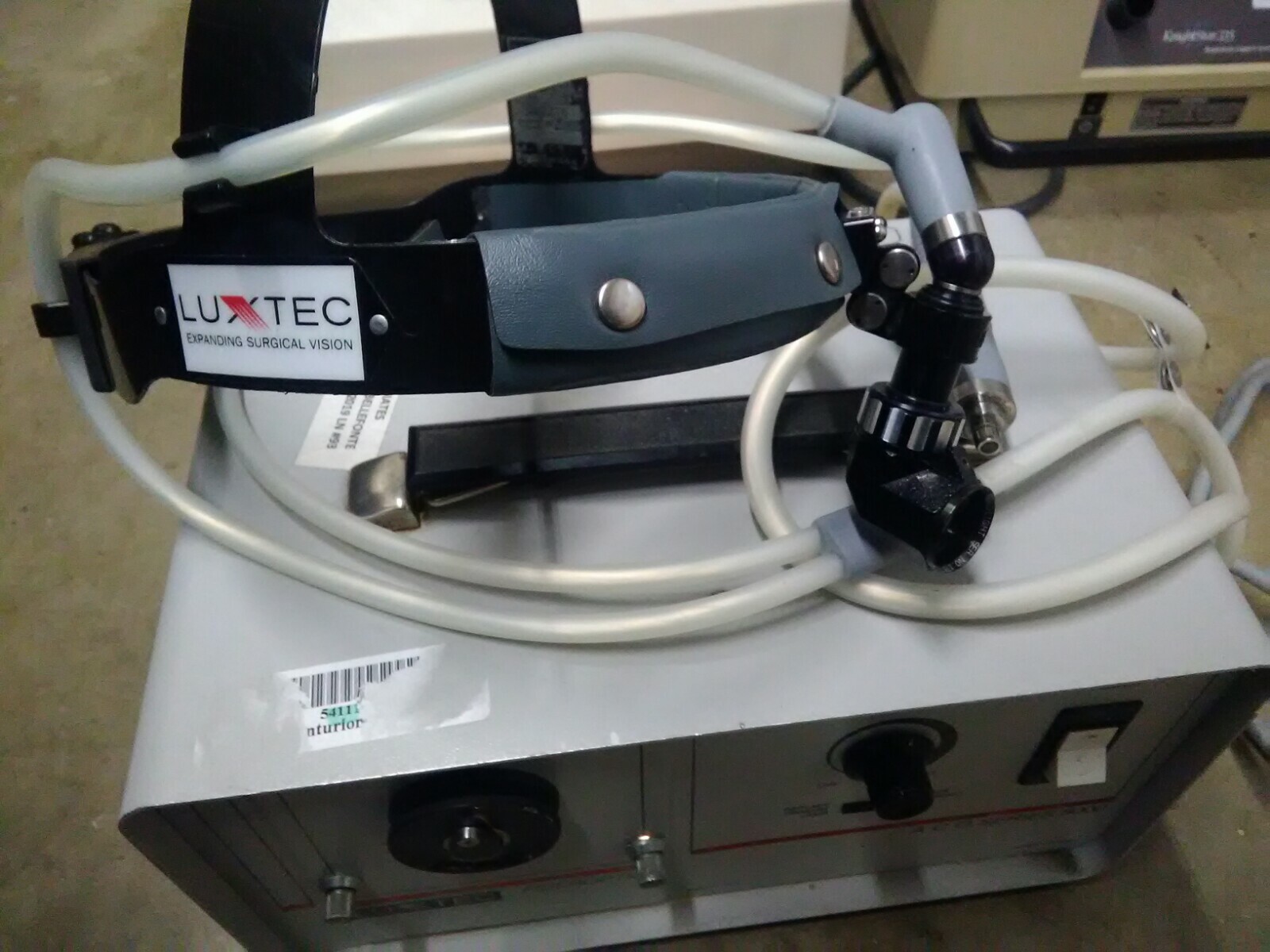 LUXTEC ACO SERIES 8000 FIBEROPTIC LIGHTSOURCE WITH HEADLIGHT (L2)