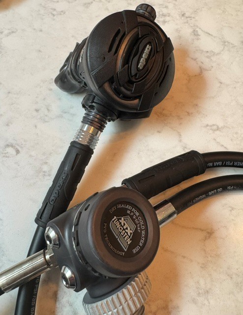 Apeks Tungsten XTX200 dual regulators for sidemount diving