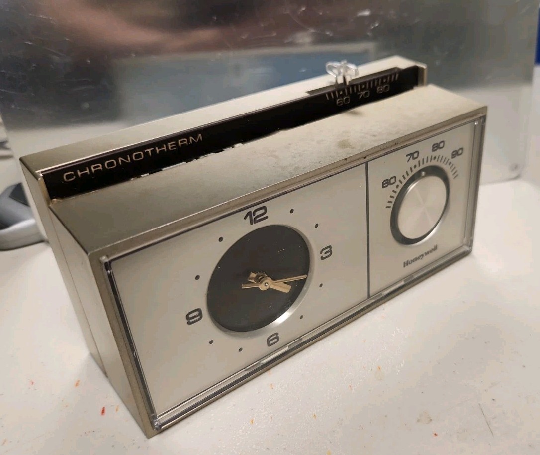 Honeywell Chronotherm # T882A 1047-1 Vintage Thermostat.
