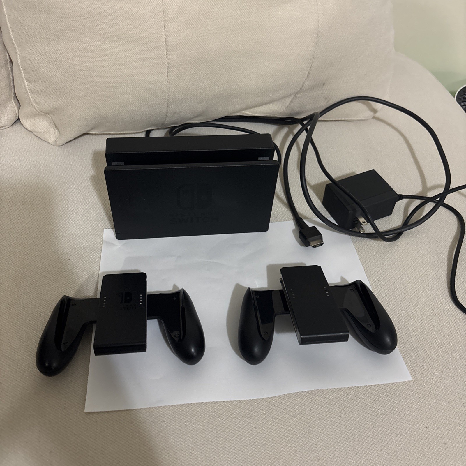 Nintendo Switch Docking Station HAC-007 OEM Black Dock With 2 Comfort Grip Untes