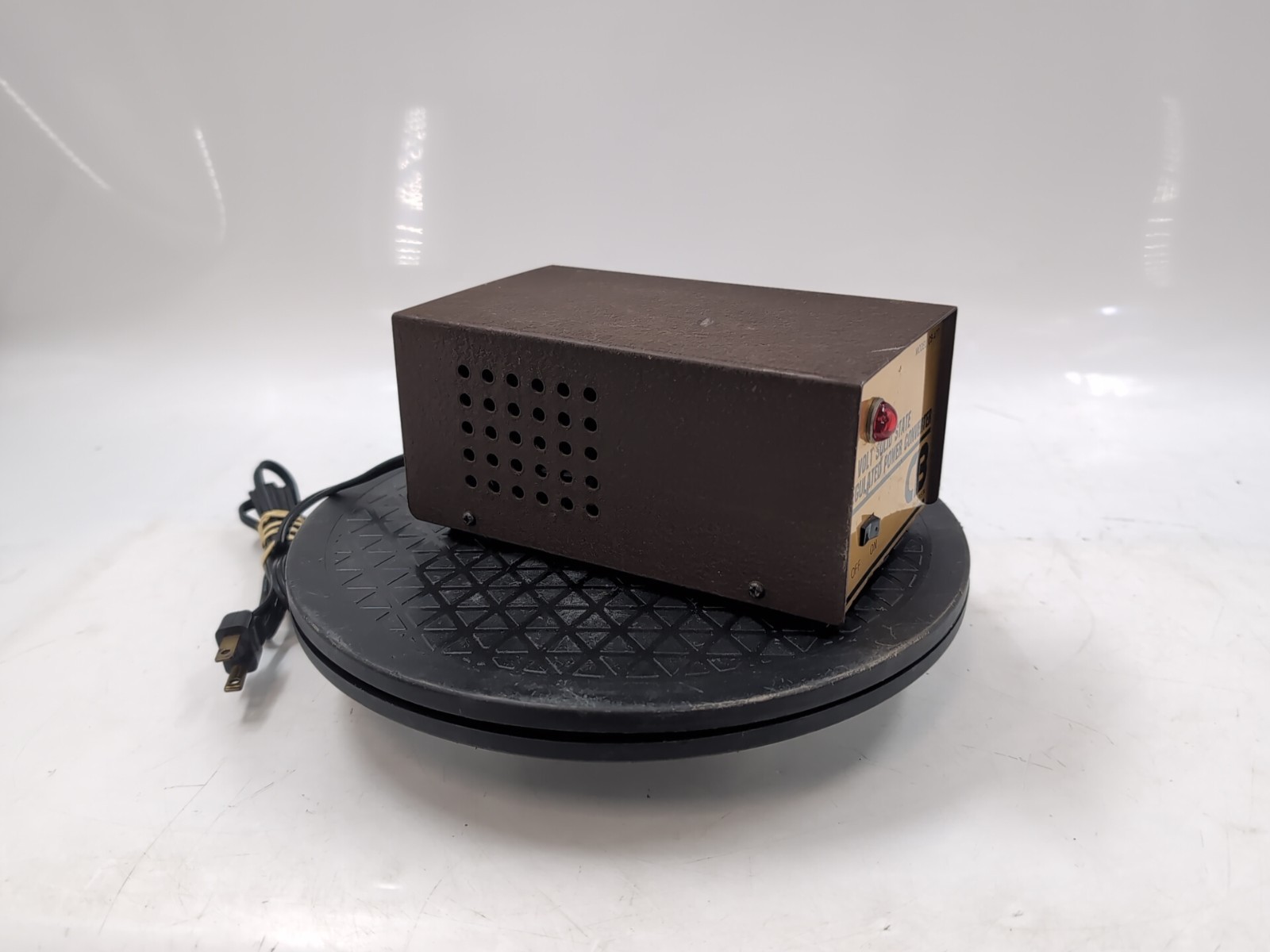 Arista CB-477 Solid State Regulated Power Converter 12V *Tested* - EB-18630 -
